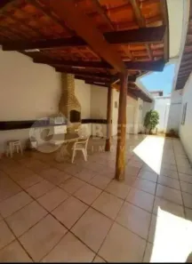 Casa com 3 Quartos à venda, 198m² no Cidade Jardim, Uberlândia