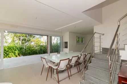 Casa de Condomínio com 3 Quartos para alugar, 330m² no Pedra Redonda, Porto Alegre
