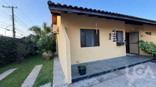 Casa com 2 Quartos à venda, 60m² no Jardim Britânia, Caraguatatuba