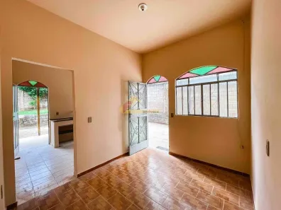 Casa com 3 Quartos para alugar, 85m² no Davanuze, Divinópolis