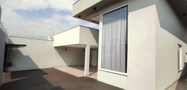 Casa com 3 Quartos à venda, 230m² no Jardim Inconfidência, Uberlândia