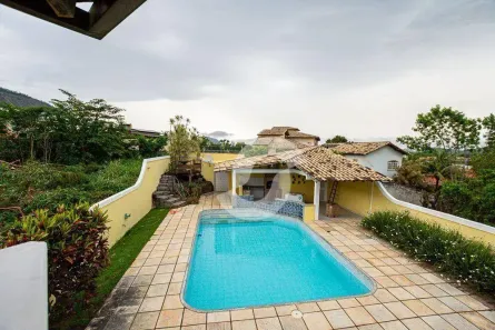 Casa de Condomínio com 4 Quartos à venda, 375m² no Maravista, Niterói