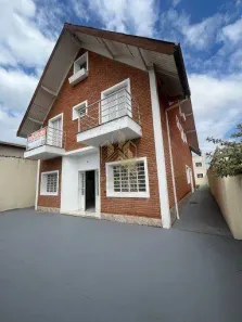Sobrado com 7 Quartos à venda, 411m² no Loteamento Loanda, Atibaia