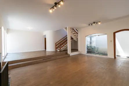 Casa com 4 Quartos para venda ou aluguel, 250m² no Santo Amaro, São Paulo