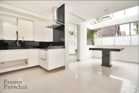 Casa de Condomínio com 3 Quartos à venda, 238m² no Chácara Monte Alegre, São Paulo