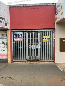 Casa com 3 Quartos para alugar, 158m² no Centro, Anápolis