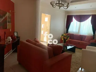 Sobrado com 5 Quartos à venda, 370m² no Umuarama, Uberlândia