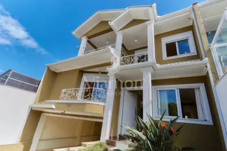Sobrado com 4 Quartos à venda, 289m² no São Braz, Curitiba