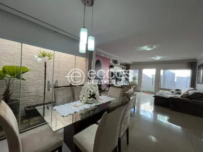 Casa com 3 Quartos à venda, 220m² no Jardim Ipanema, Uberlândia