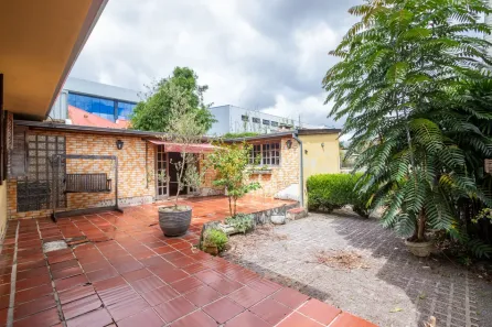 Ponto Comercial com 3 Quartos à venda, 11666m² no Xaxim, Curitiba
