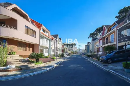 Casa de Condomínio com 4 Quartos à venda, 220m² no Xaxim, Curitiba