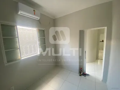 Casa com 1 Quarto para alugar, 280m² no Martins, Uberlândia