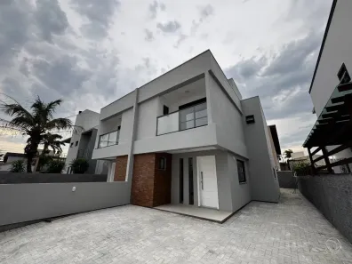 Casa com 3 Quartos à venda, 142m² no Carianos, Florianópolis