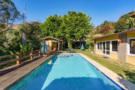 Casa com 8 Quartos à venda, 220m² no Nogueira, Petrópolis