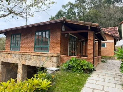 Casa de Condomínio com 3 Quartos para alugar, 150m² no Carangola, Petrópolis