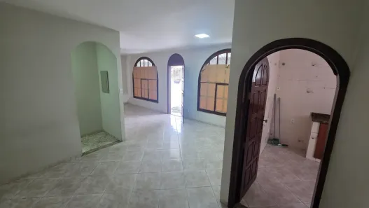 Casa com 4 Quartos à venda, 300m² no Aleixo, Manaus
