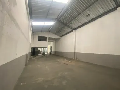 Galpão/Depósito/Armazém para venda ou aluguel, 300m² no Penha Circular, Rio de Janeiro