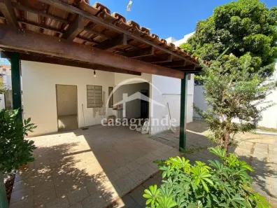 Casa com 3 Quartos para alugar, 207m² no Santa Mônica, Uberlândia