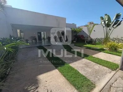 Casa com 3 Quartos para alugar, 160m² no Santa Mônica, Uberlândia