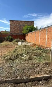 Lote/Terreno à venda, 220m² no Planalto, Montes Claros