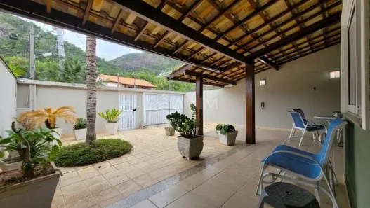 Casa com 3 Quartos à venda, 220m² no Itaipu, Niterói