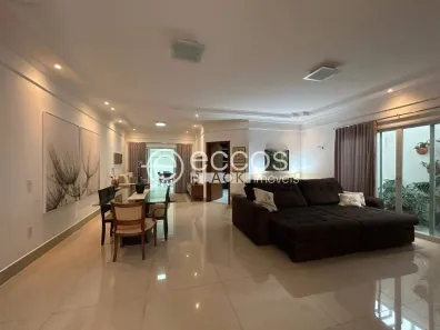 Casa com 3 Quartos à venda, 240m² no Jardim Karaíba, Uberlândia