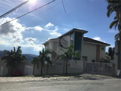 Casa de Condomínio com 4 Quartos para alugar, 450m² no Caraguatá, Mairiporã