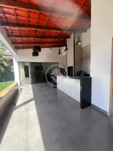 Casa com 3 Quartos à venda, 203m² no Jardim Karaíba, Uberlândia