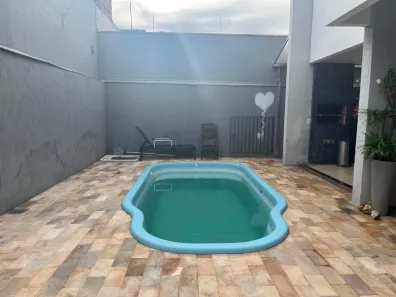 Casa com 4 Quartos à venda, 220m² no Cidade Jardim, Uberlândia