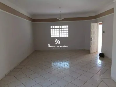 Casa com 3 Quartos para alugar, 160m² no Segismundo Pereira, Uberlândia