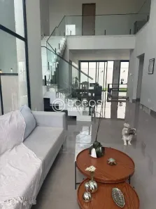 Casa com 3 Quartos à venda, 256m² no Jardim Inconfidência, Uberlândia