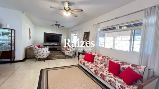Sobrado com 4 Quartos à venda, 600m² no Cidade Jardim, Uberlândia