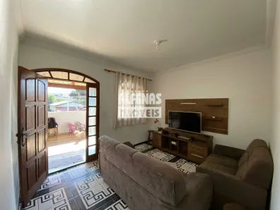 Casa com 6 Quartos à venda, 180m² no Santa Terezinha, Contagem