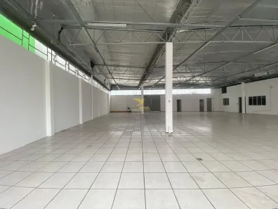 Ponto Comercial para alugar, 1600m² no Barreiros, São José