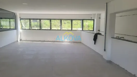 Galpão/Depósito/Armazém para venda ou aluguel, 650m² no Jardim Rio Comprido, Jacareí