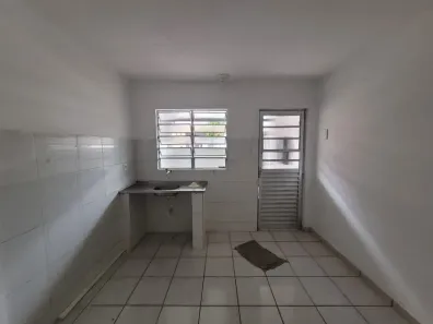 Casa com 1 Quarto para alugar, 25m² no Jardim Guairaca, São Paulo