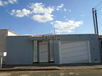 Casa com 3 Quartos à venda, 250m² no Umuarama, Uberlândia