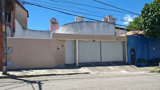 Casa com 3 Quartos à venda, 390m² no Fátima, Fortaleza