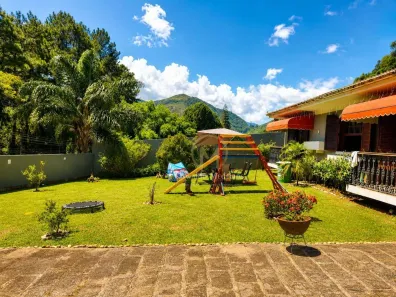 Casa com 3 Quartos à venda, 116m² no Quarteirão Brasileiro, Petrópolis