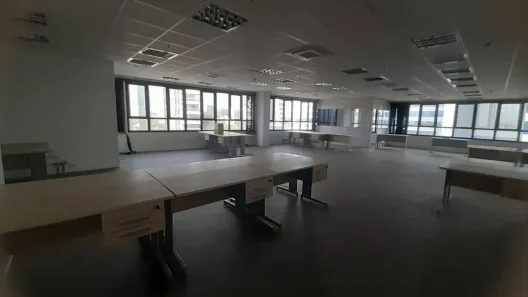 Sala Comercial para alugar, 225m² no Sítio Tamboré Alphaville, Barueri