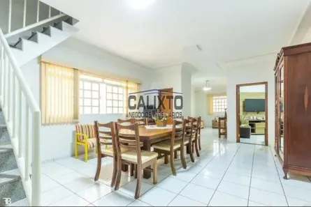 Casa com 3 Quartos à venda, 310m² no Presidente Roosevelt, Uberlândia
