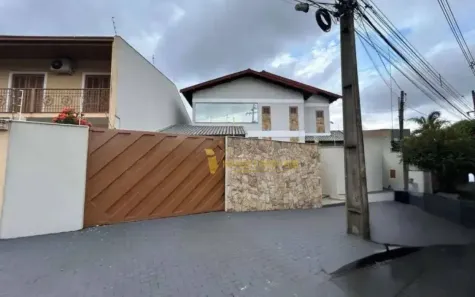 Casa com 4 Quartos para alugar, 320m² no Quebec, Londrina