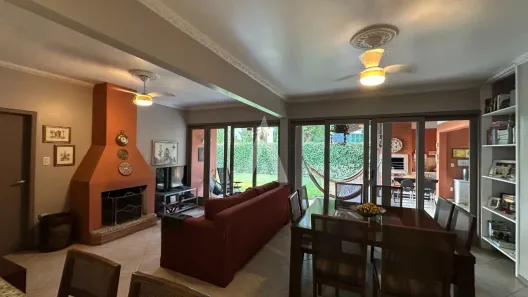 Casa com 3 Quartos à venda, 214m² no Glória, Joinville