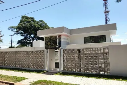 Casa com 3 Quartos à venda, 226m² no Bourbon, Foz do Iguaçu