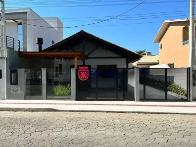 Casa com 3 Quartos para alugar, 90m² no Bombas, Bombinhas