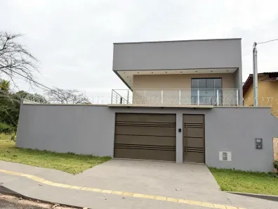 Sobrado com 3 Quartos à venda, 164m² no Setor Gentil Meireles, Goiânia