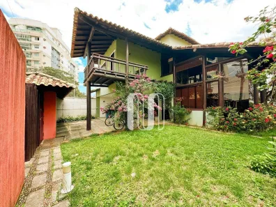 Casa com 3 Quartos à venda, 262m² no Glória, Macaé
