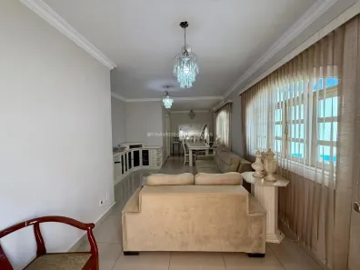 Casa com 4 Quartos à venda, 300m² no Conjunto Frei Eugênio, Uberaba