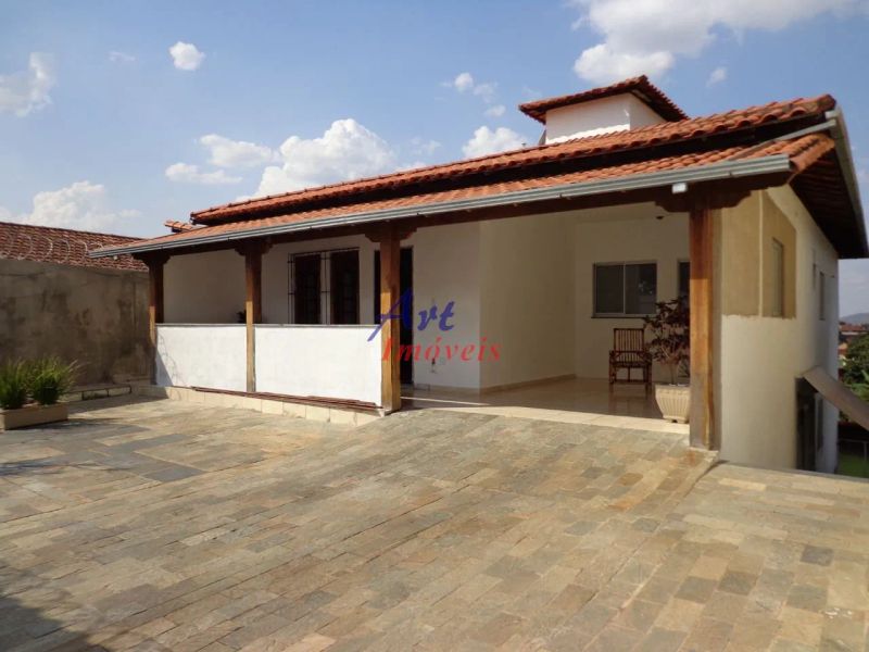 Casa com 4 quartos — Planalto, Belo Horizonte