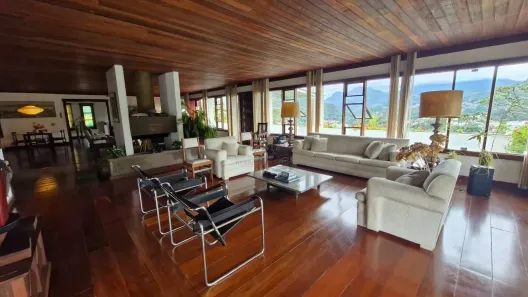 Casa com 5 Quartos para venda ou aluguel, 840m² no Valparaíso, Petrópolis